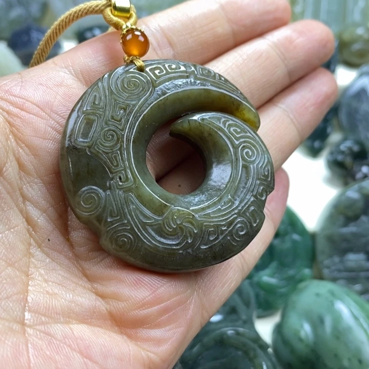 和田玉未镶嵌颈饰