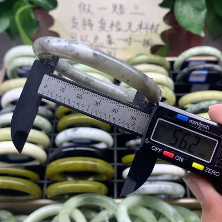 蛇纹石玉未镶嵌手镯198