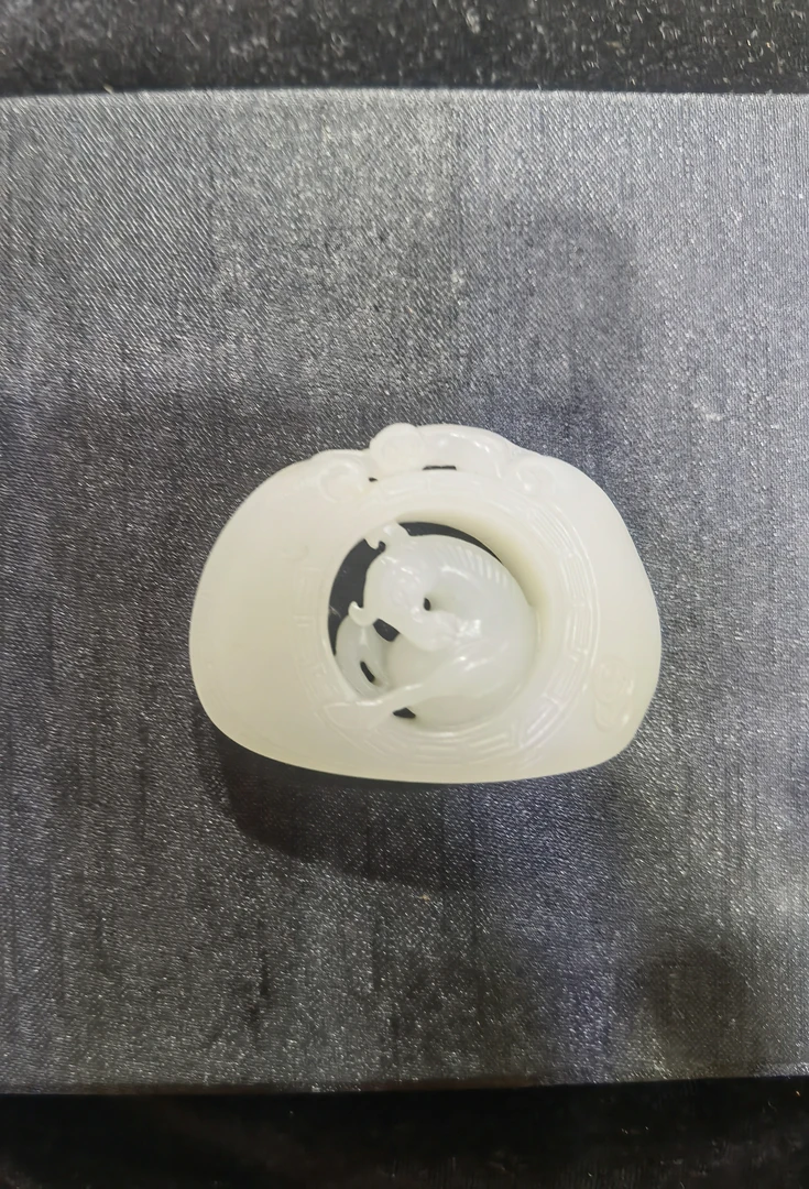 新疆和田玉马上封侯平安锁