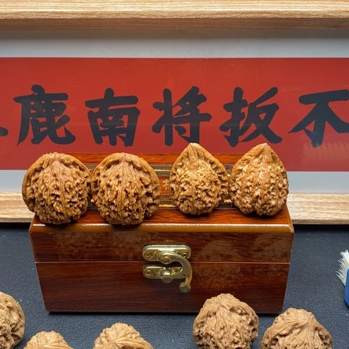 文玩核桃把件亦*南疆
