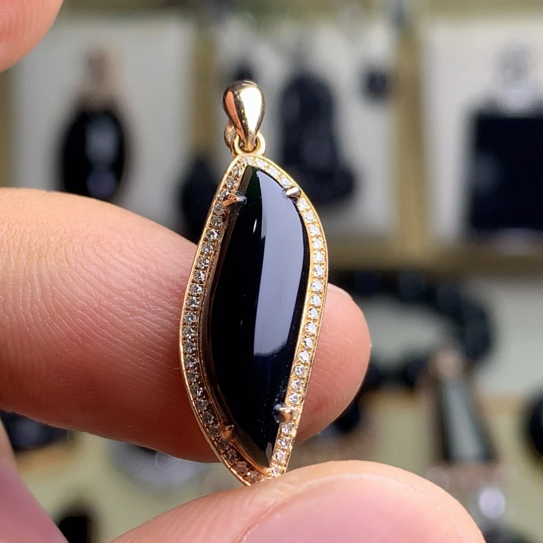 颈饰18K金镶嵌翡翠墨翠吊坠