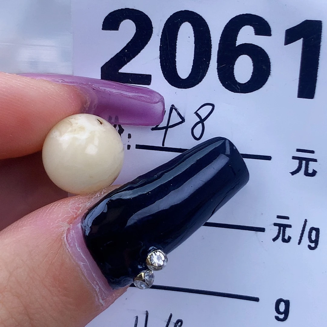 琥珀未镶嵌珠宝奇石11.4特色