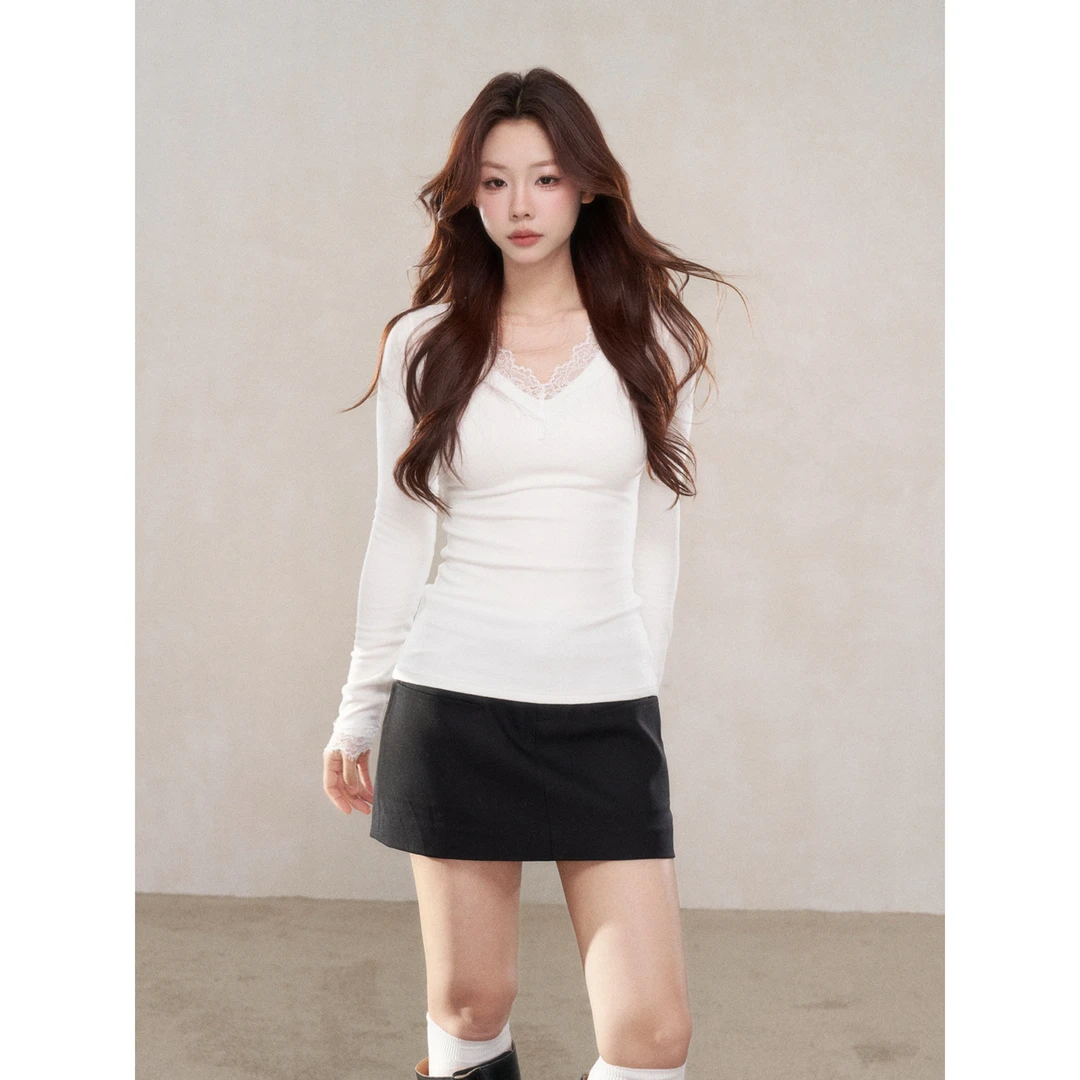【小野莓】白色蕾丝拼接长袖T恤女冬修身显瘦甜美气质上衣BT610501S
