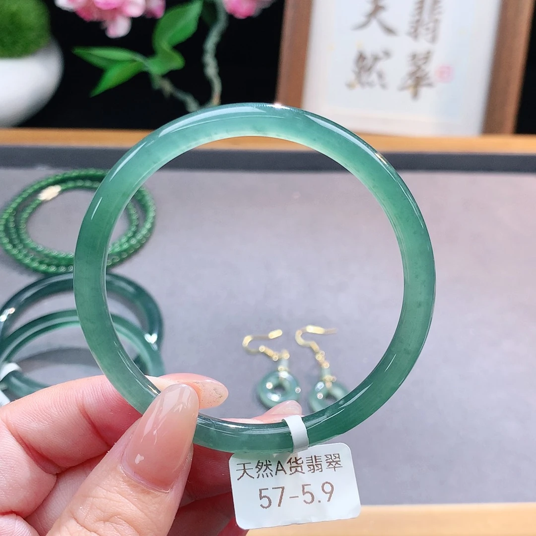 未镶嵌手镯（圆镯）翡翠