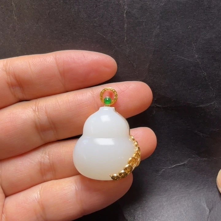 和田玉18K金镶嵌颈饰