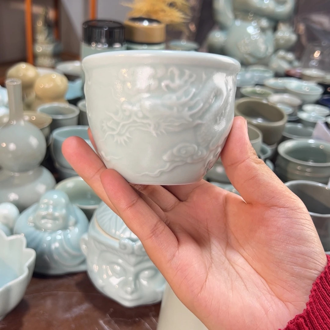 精品玉青缸杯。