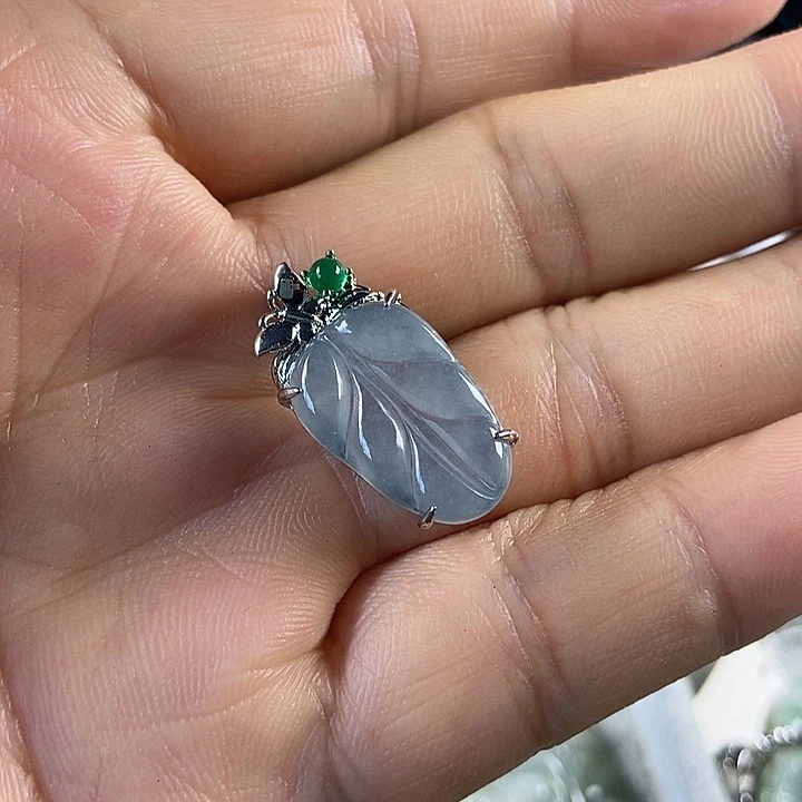 翡翠未镶嵌吊坠(赠链)