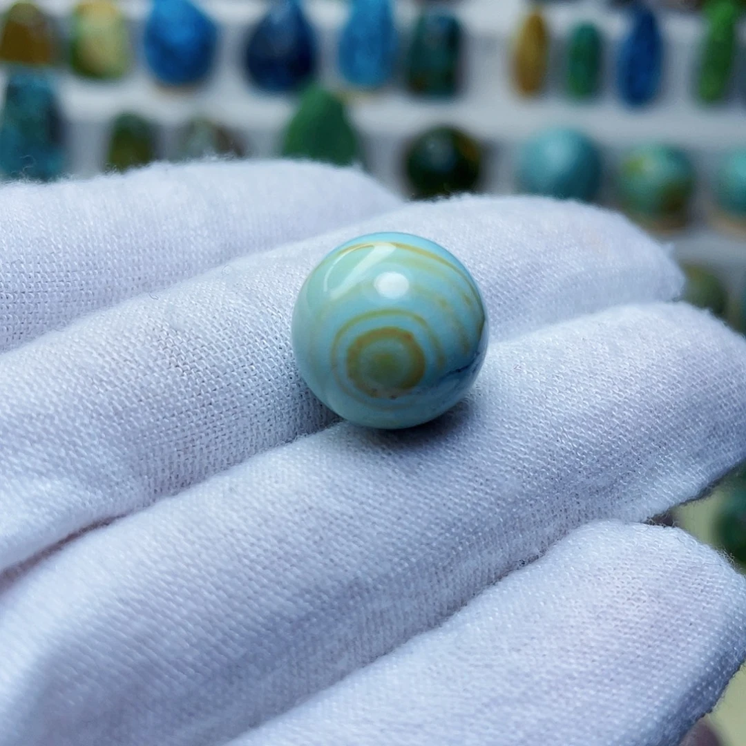 绿松石未镶嵌颈饰