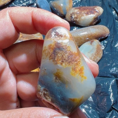 和田玉未镶嵌珠宝奇石56克