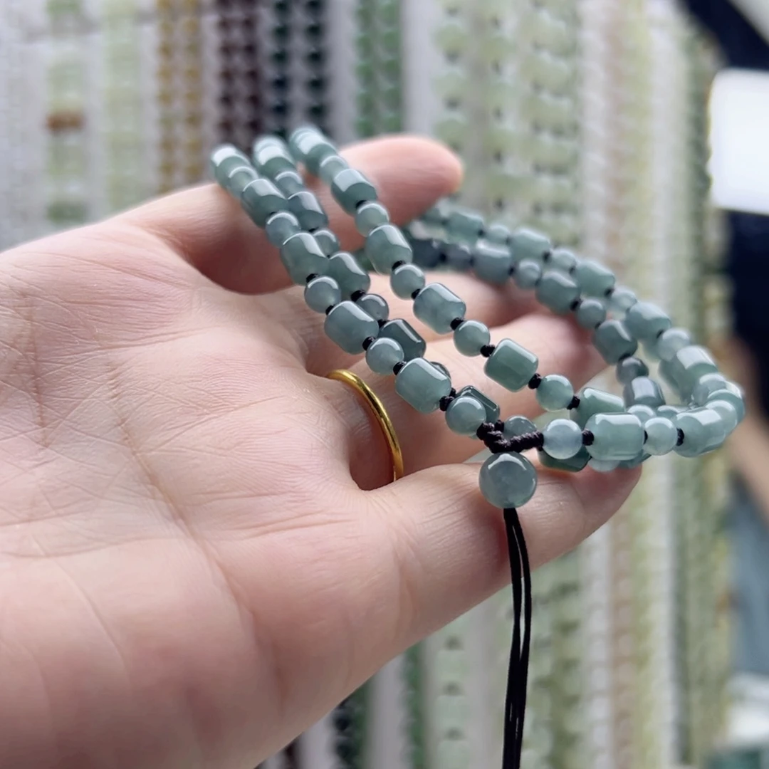 翡翠未镶嵌颈饰傅*