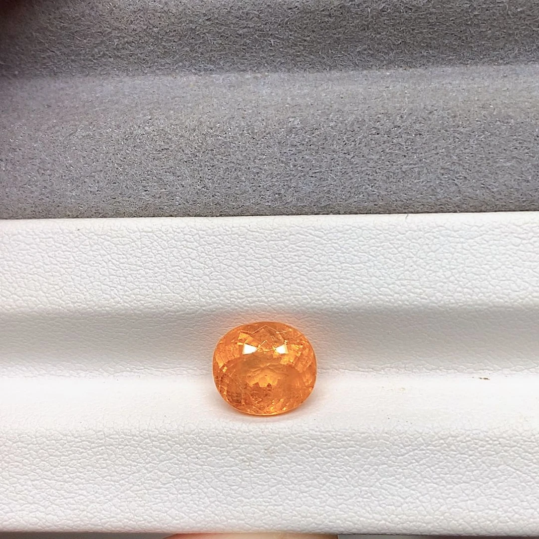 未镶嵌裸石石榴石（芬达石）4.8克拉天然芬达石
