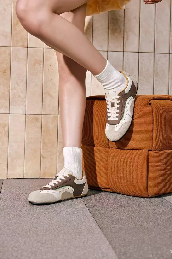 休闲风圆头德训鞋2025秋季新款系带时尚休闲鞋百搭欧若智性风