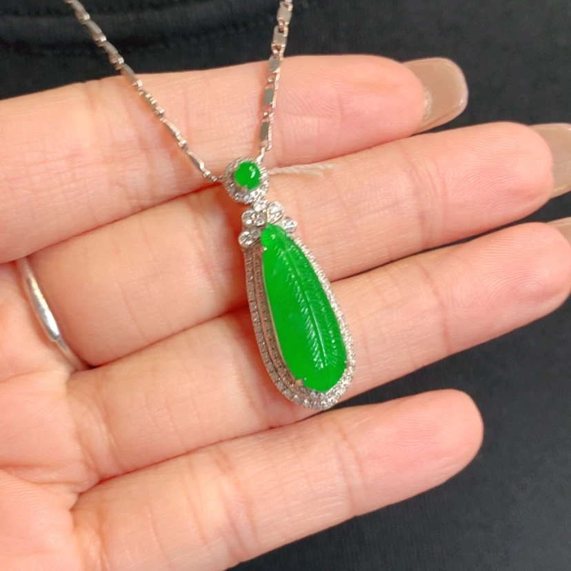 【闪购商品】颈饰18K金镶嵌翡翠羽毛