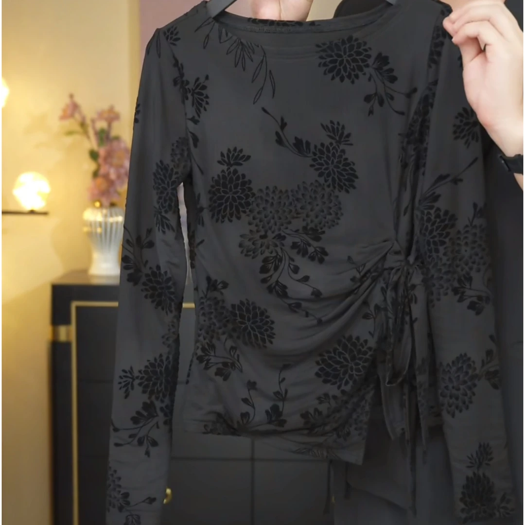 【绒花曳影】2025秋季植绒碎花黑色高级感绑带长袖T恤女显瘦上衣潮