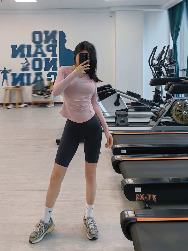 一片式裸感无尴尬线五分裤高腰蜜桃提臀瑜伽裤女运动跑步紧身裤