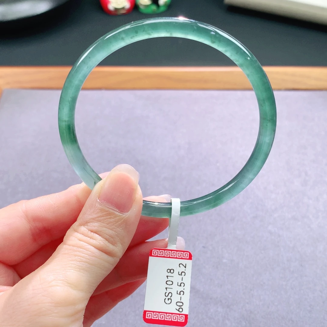 翡翠手镯未镶嵌天然翡翠手镯