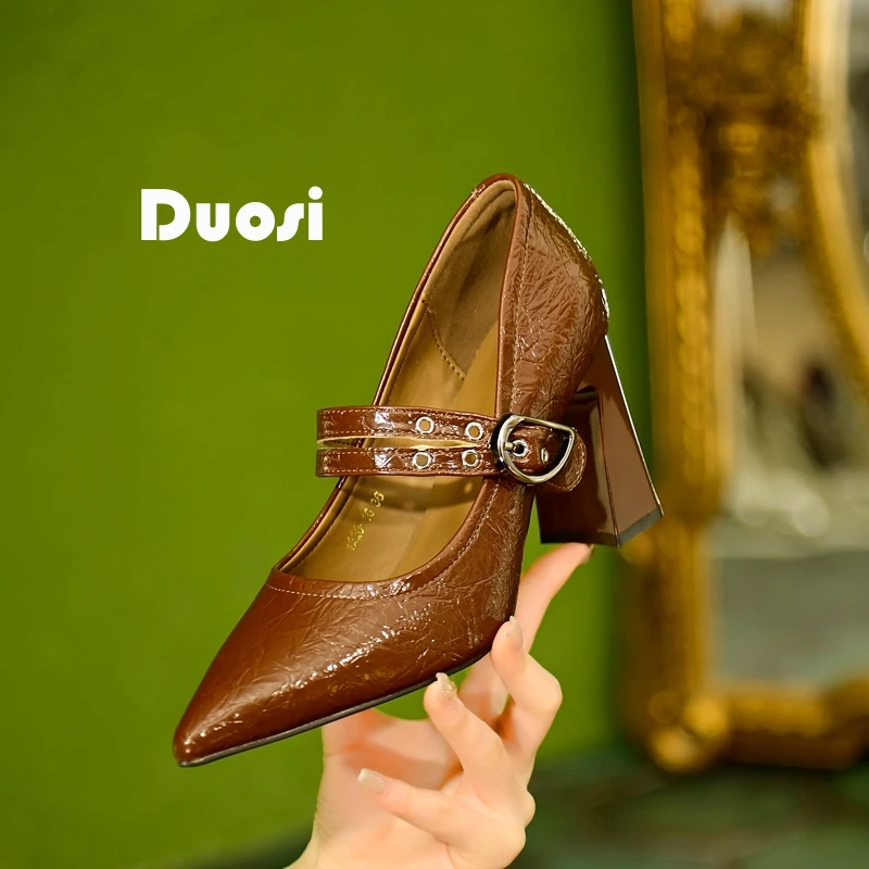 【DUOSI】7.5cm尖头一 字扣玛丽珍鞋女春粗跟高跟鞋时尚单鞋1220-16