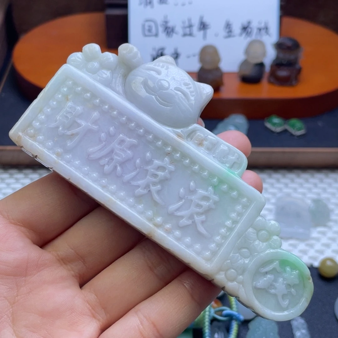 颈饰未镶嵌翡翠和****m翡翠