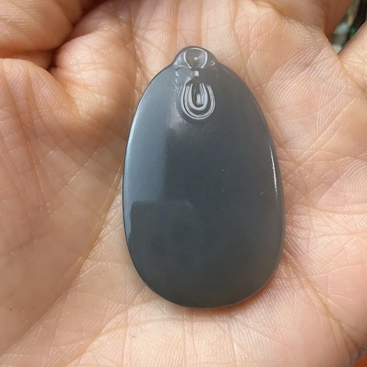 和田玉（糖玉）颈饰未镶嵌?****丝紫色旗袍牌子