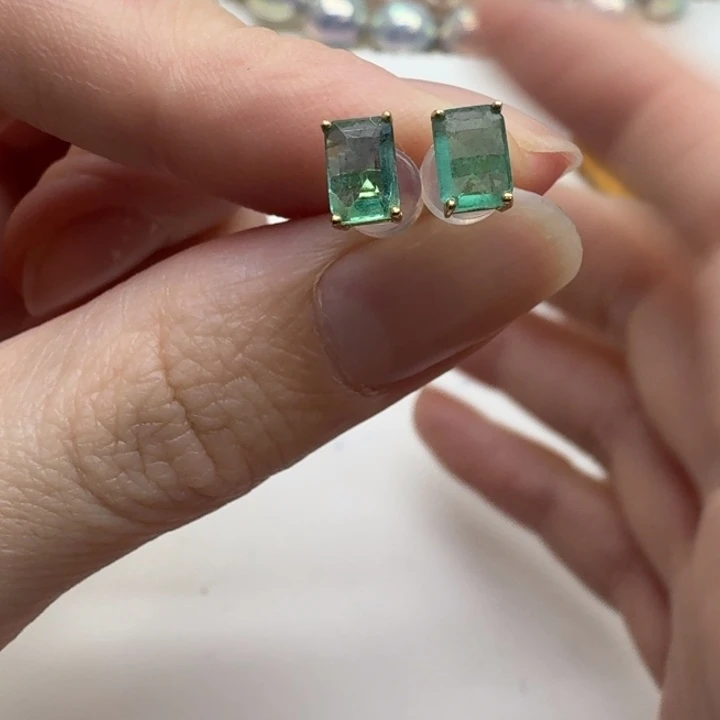 祖母绿耳饰18K金镶嵌