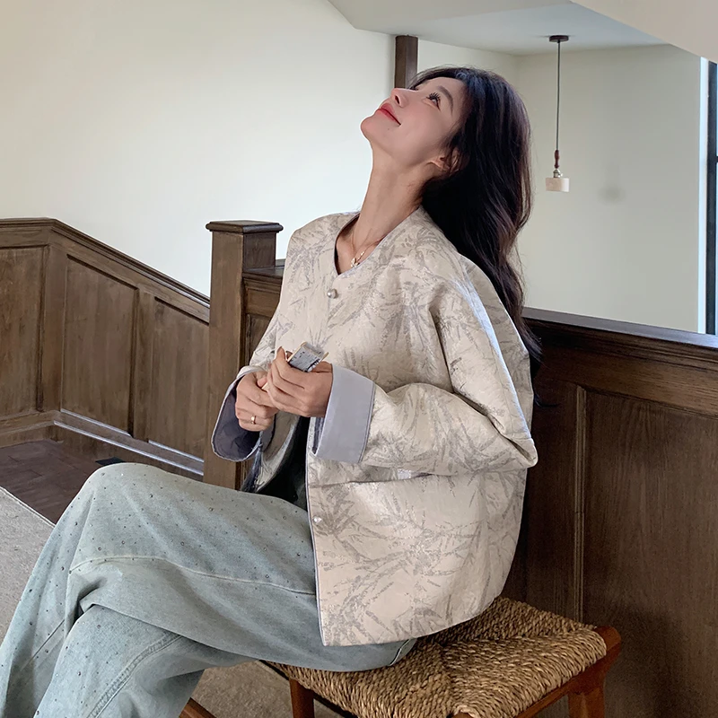 新中式盘扣印花短外套女早春秋今年流行新款风重工提花刺绣秋季