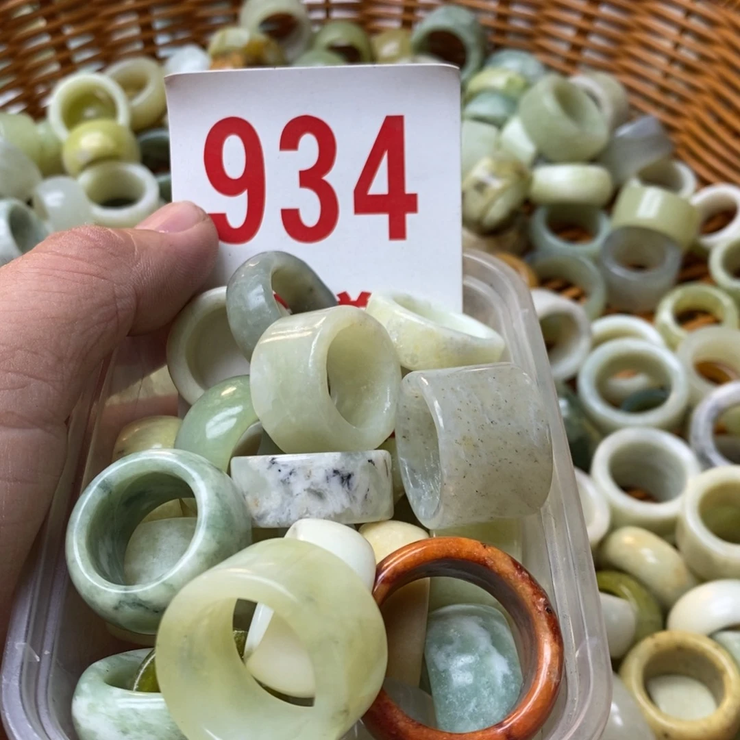 蛇纹石玉挂坠未镶嵌