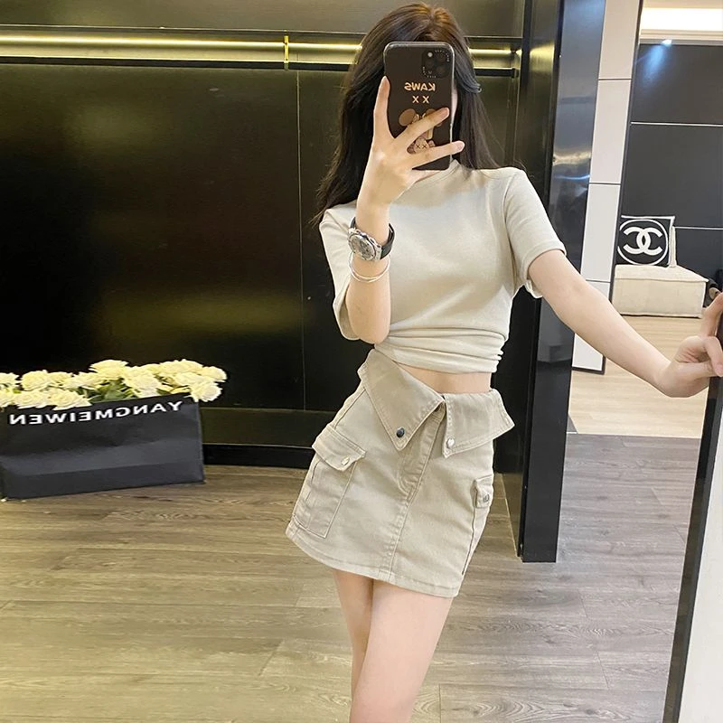 2025夏季奶茶色牛仔短裙女新款特色翻边腰头显瘦复古工装口袋裙子