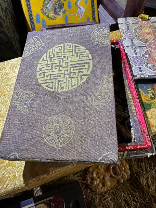 【闪购商品】精美方观音牌锦盒脖挂饰品