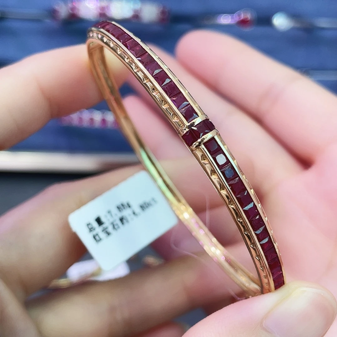 手镯红宝石18K金镶嵌4.80克拉鸽血红
