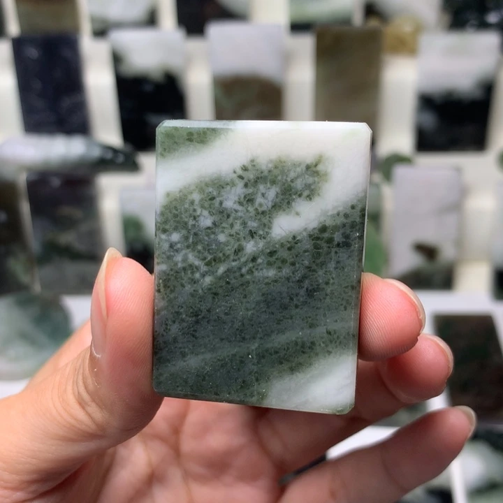 永***术独山玉未镶嵌颈饰