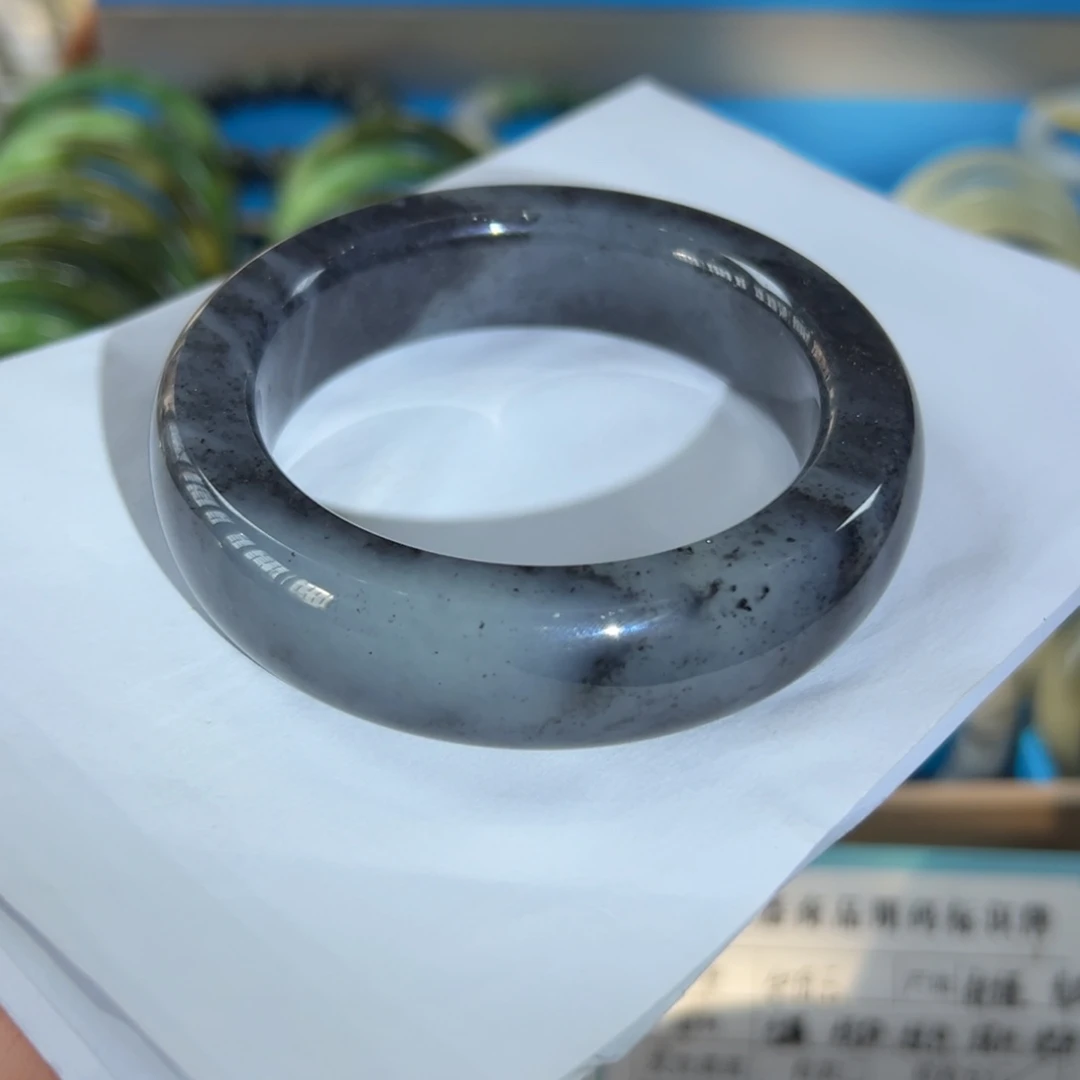 和田玉未镶嵌手镯- 黑白分明青花轮胎镯