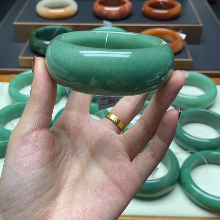 用***荣石英质玉未镶嵌佘