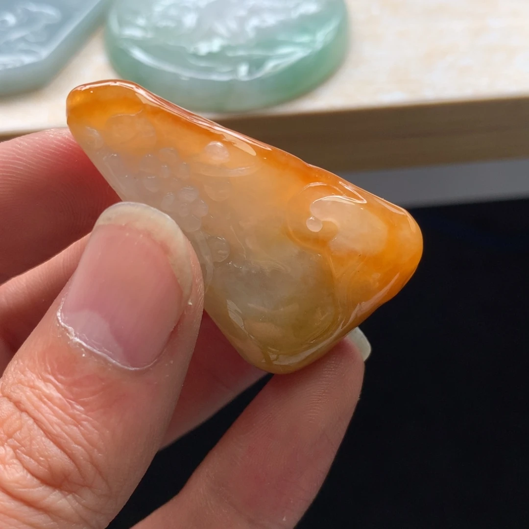 翡翠未镶嵌颈饰吊坠