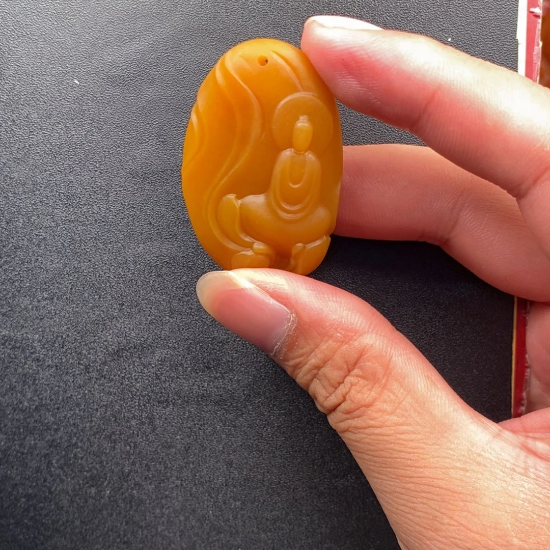 一***石英质玉未镶嵌颈饰