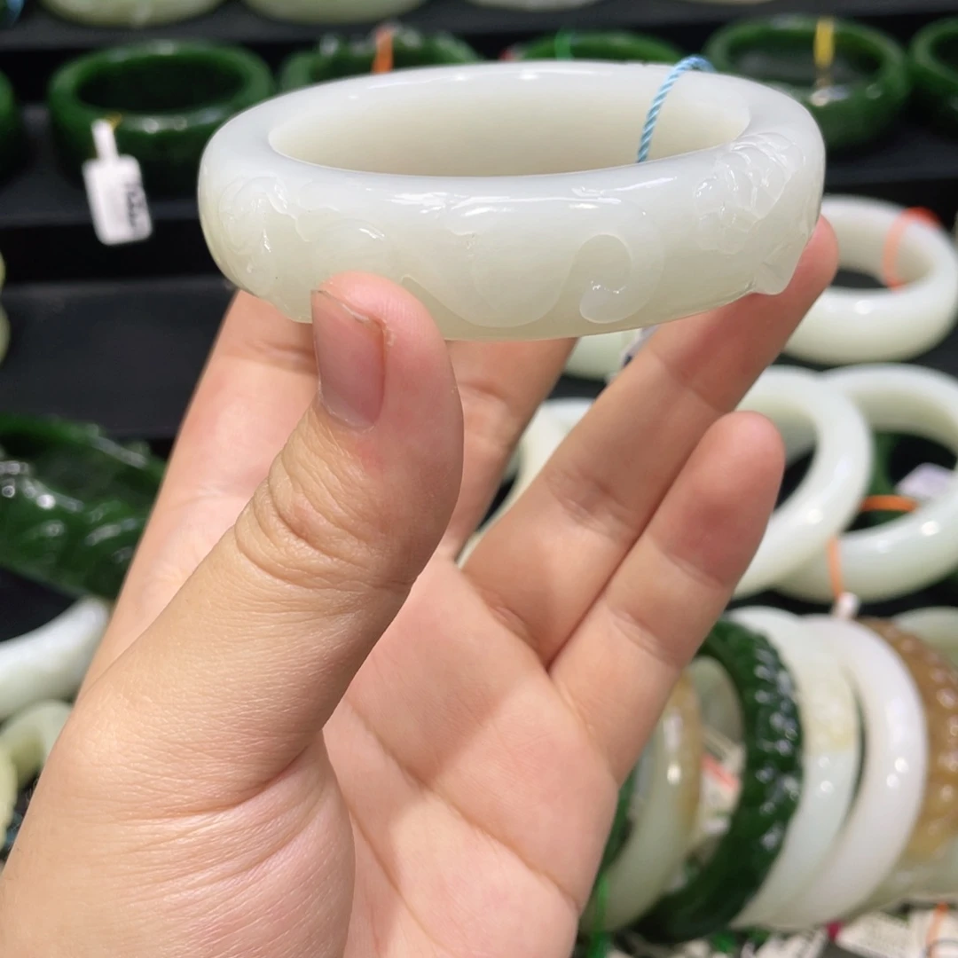 未镶嵌手镯和田玉