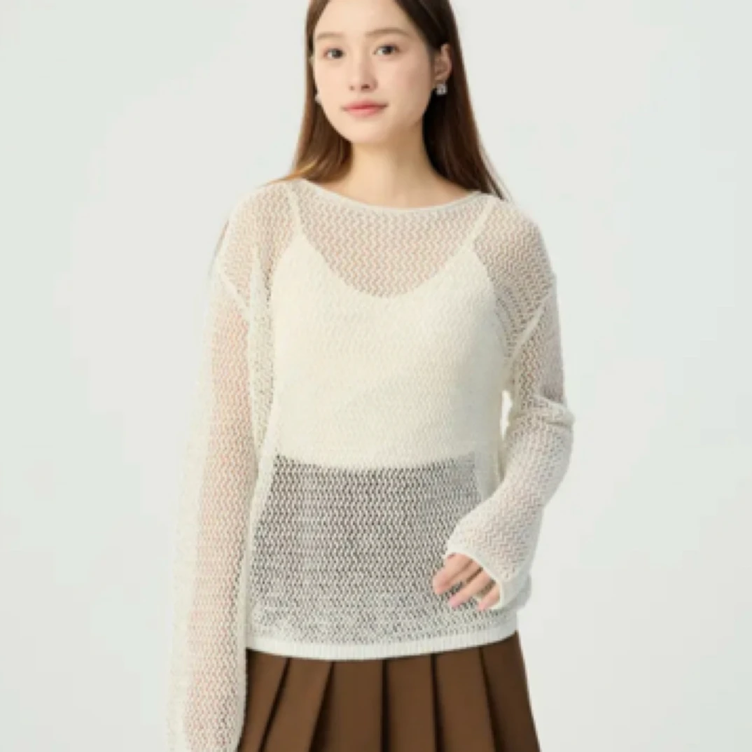 GIRDEAR/哥弟哥弟简约百搭圆领精致葱丝镂空渔网套头针织衫138036