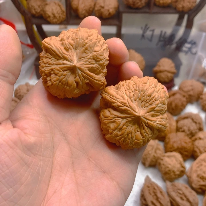 不***八吊坠文玩核桃闷墩