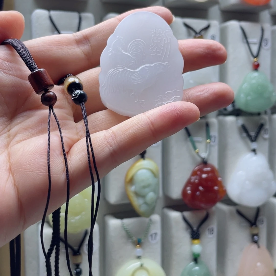 石英质玉（金丝玉）未镶嵌颈饰