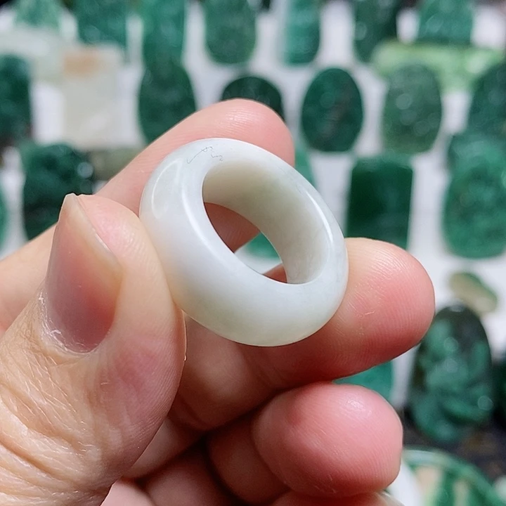 未镶嵌独山玉颈饰