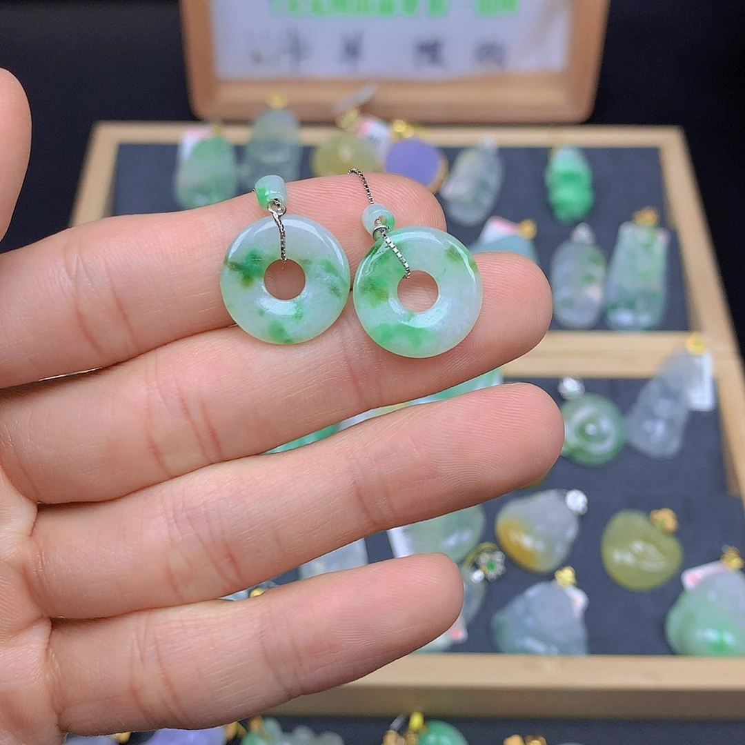 翡翠颈饰未镶嵌翡翠