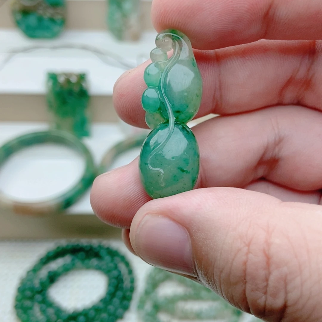 沧***笑独山玉未镶嵌挂件