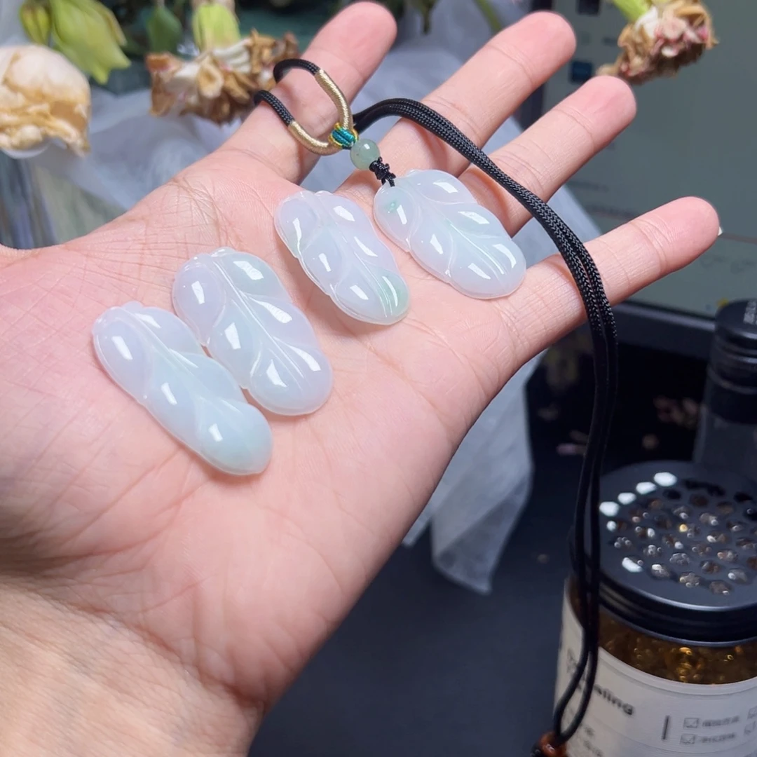 翡翠未镶嵌颈饰翡翠叶子挂件