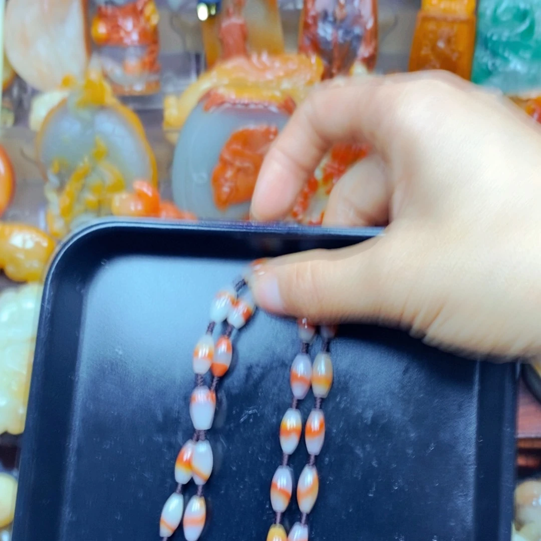 石英质玉（黄龙玉）未镶嵌颈饰