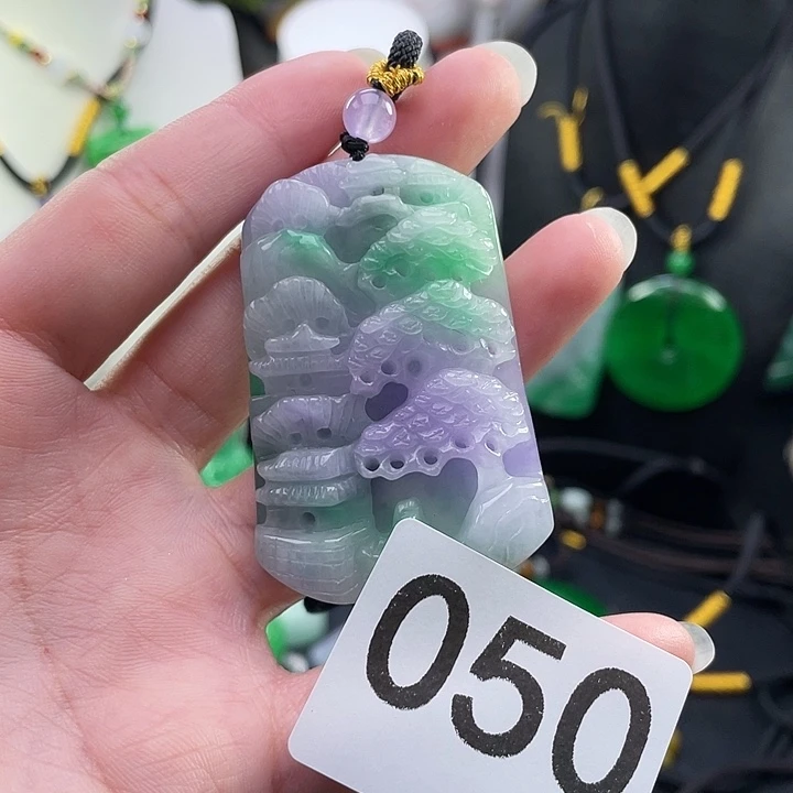 翡翠未镶嵌吊坠(赠链)
