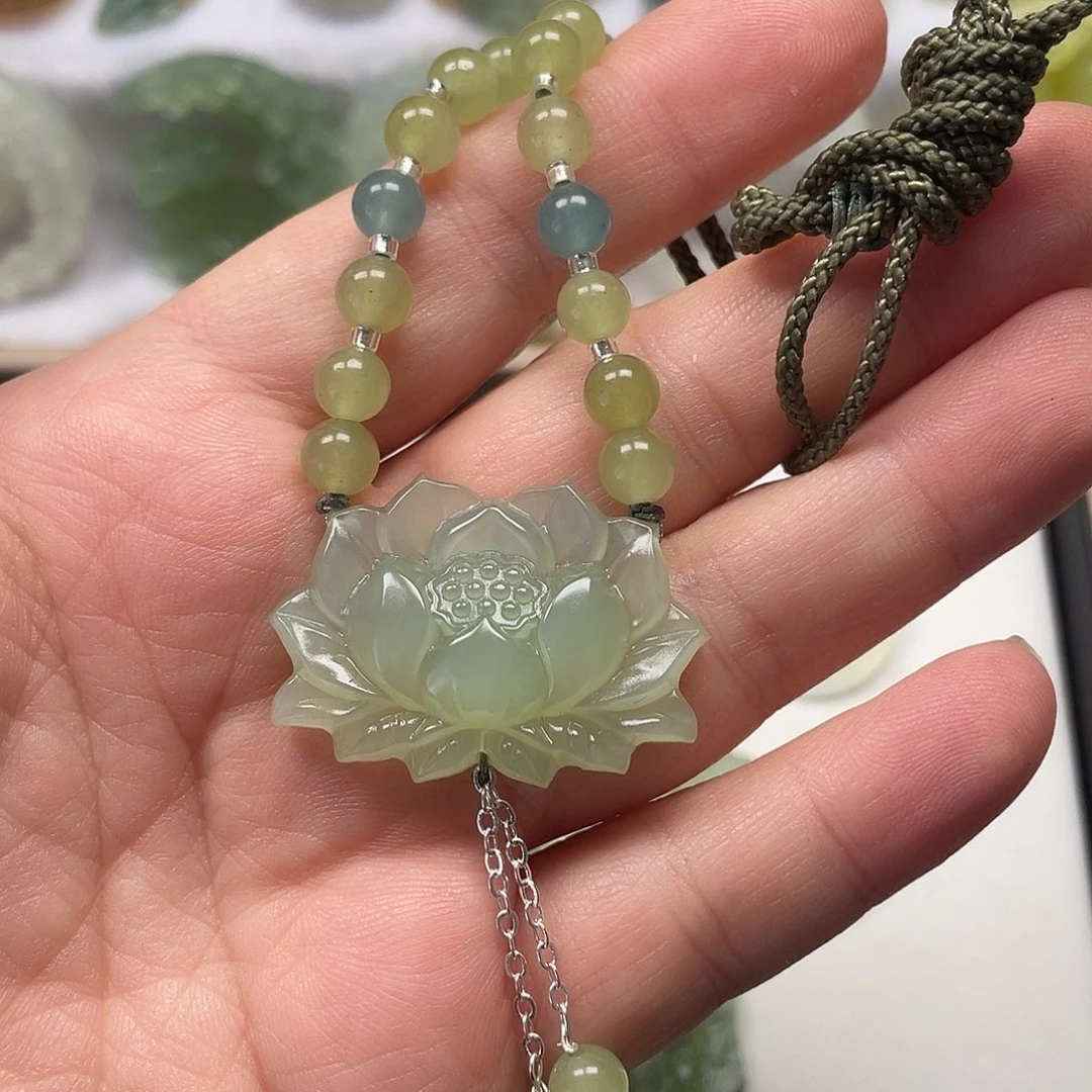 五***姐蛇纹石玉未镶嵌颈饰