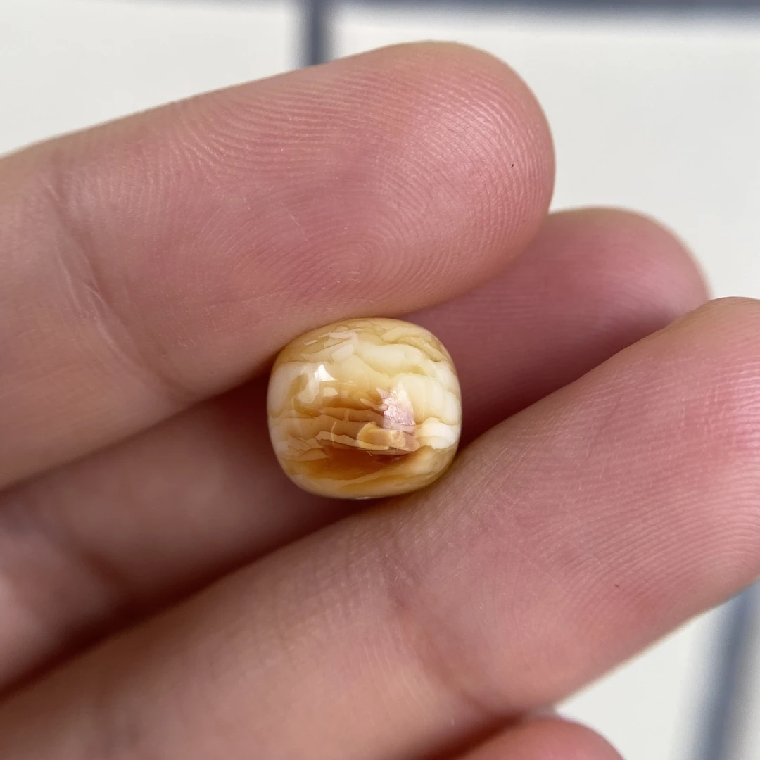 蜜蜡沁色橘黄蜡虎皮老型配饰10.6×9.6mm，无优化保天然