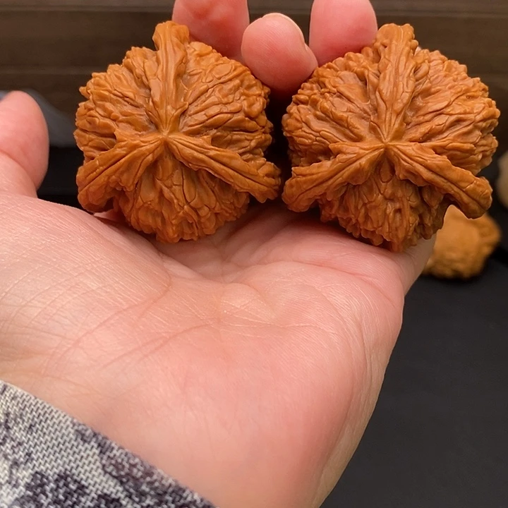 宁***。把件文玩核桃白奔