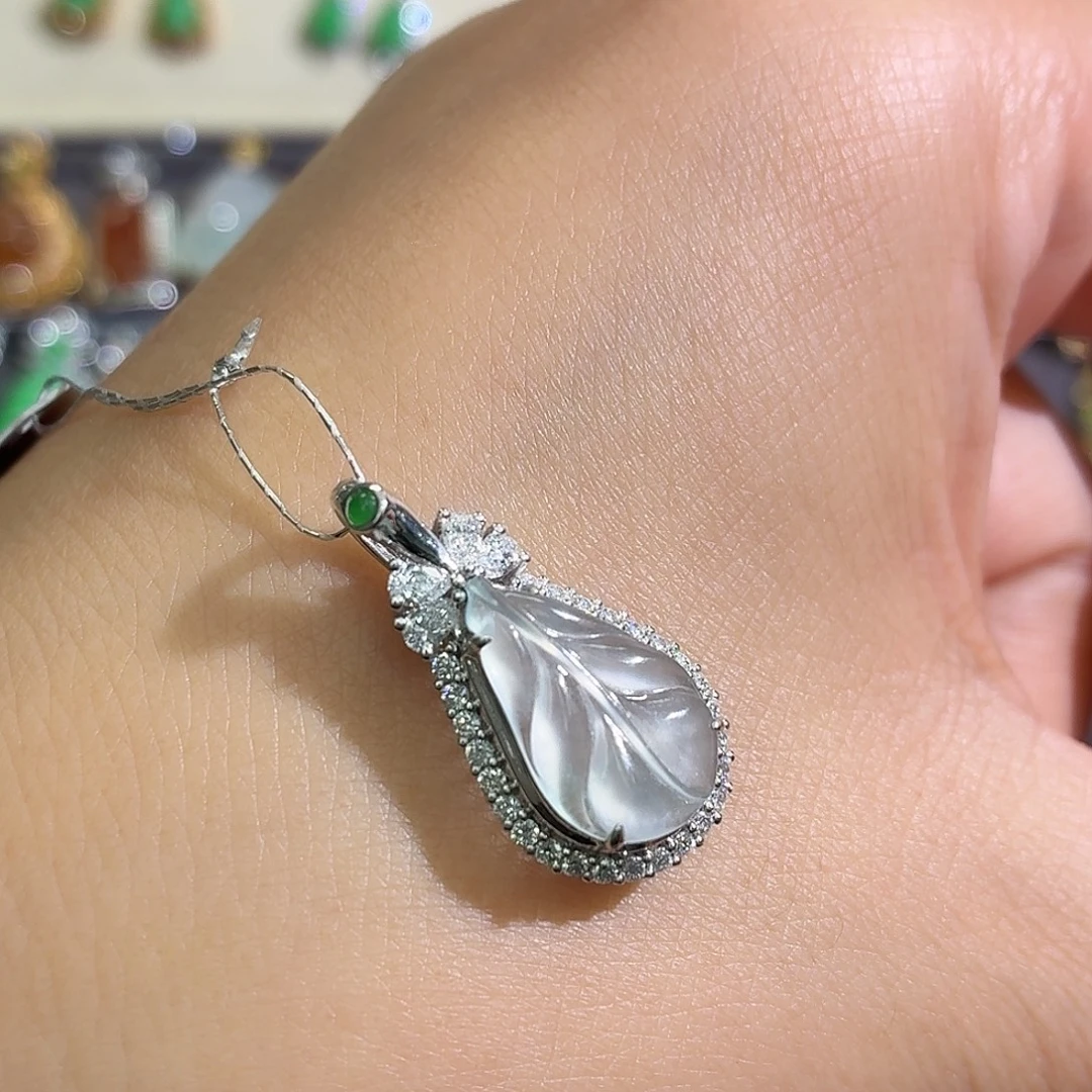 翡翠18K金镶嵌颈饰