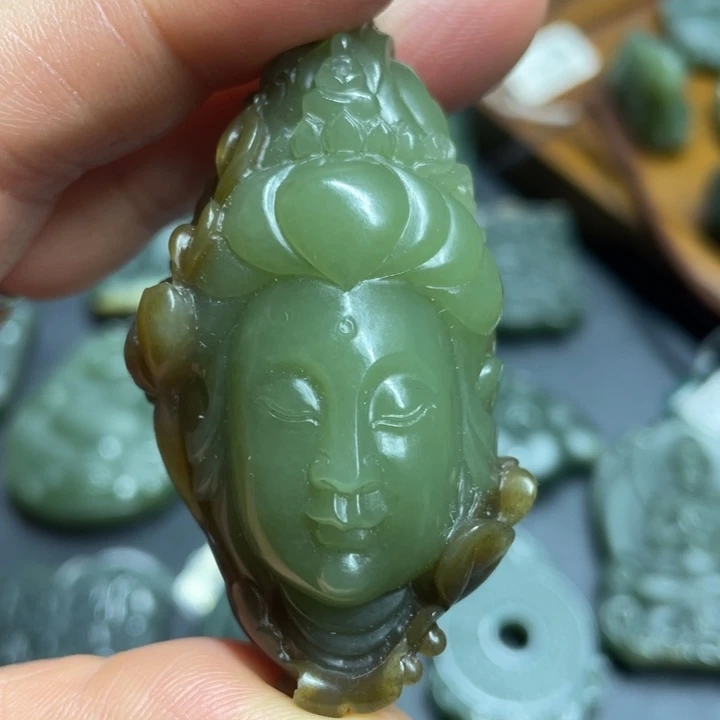 岫岩老玉（透闪石质玉）颈饰未镶嵌