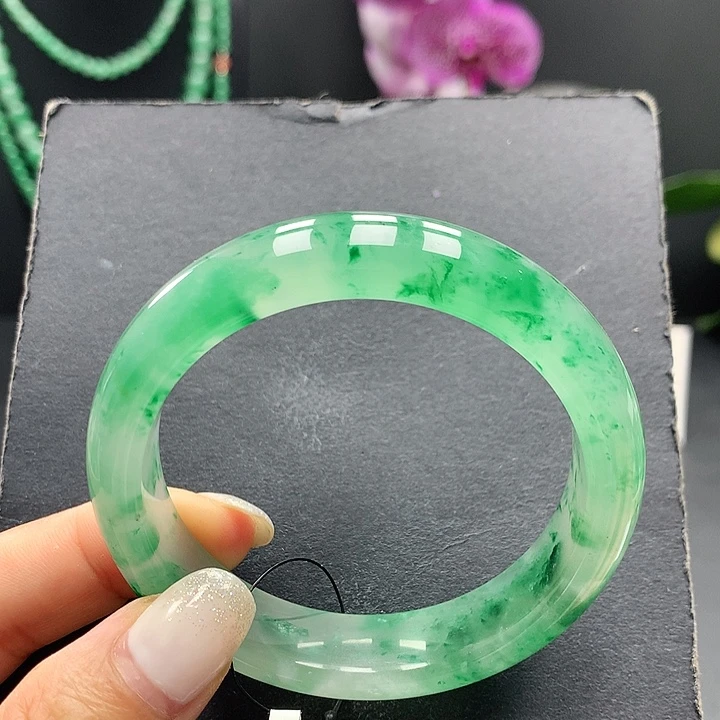 未镶嵌手镯石英质玉